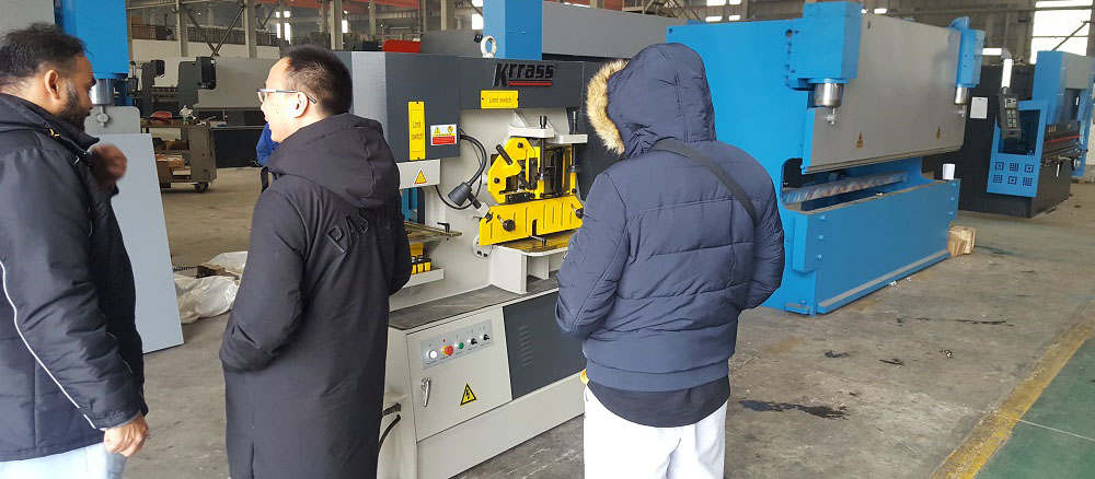 Hydraulic Ironworker Saudi Arabian agent leads his customer to inspect the goods