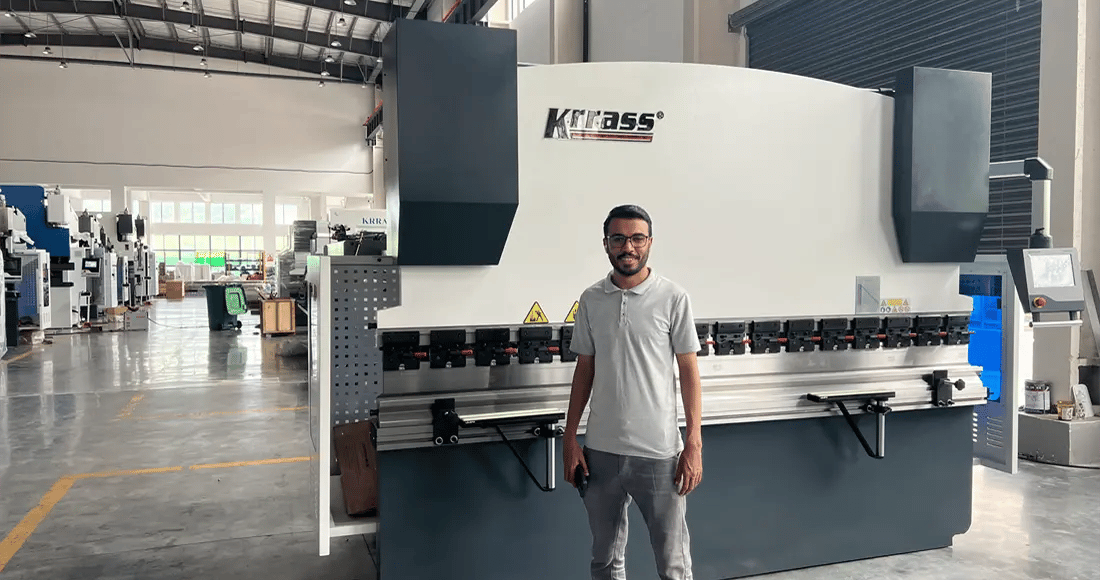 Yemeni customers accept WC67K-125T3200 E300P press brake and other equipment