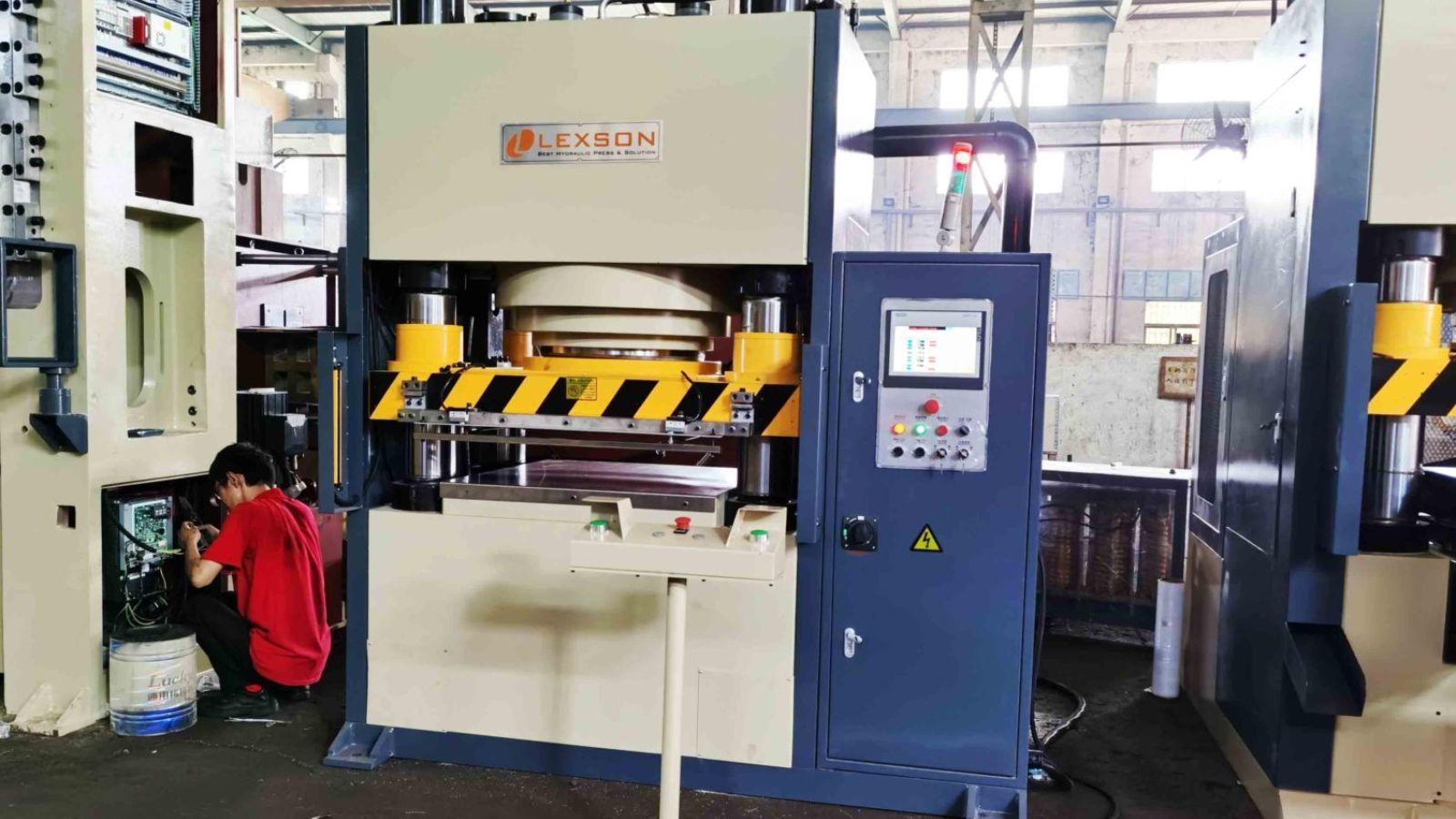 Working principle of four-column hydraulic press machine