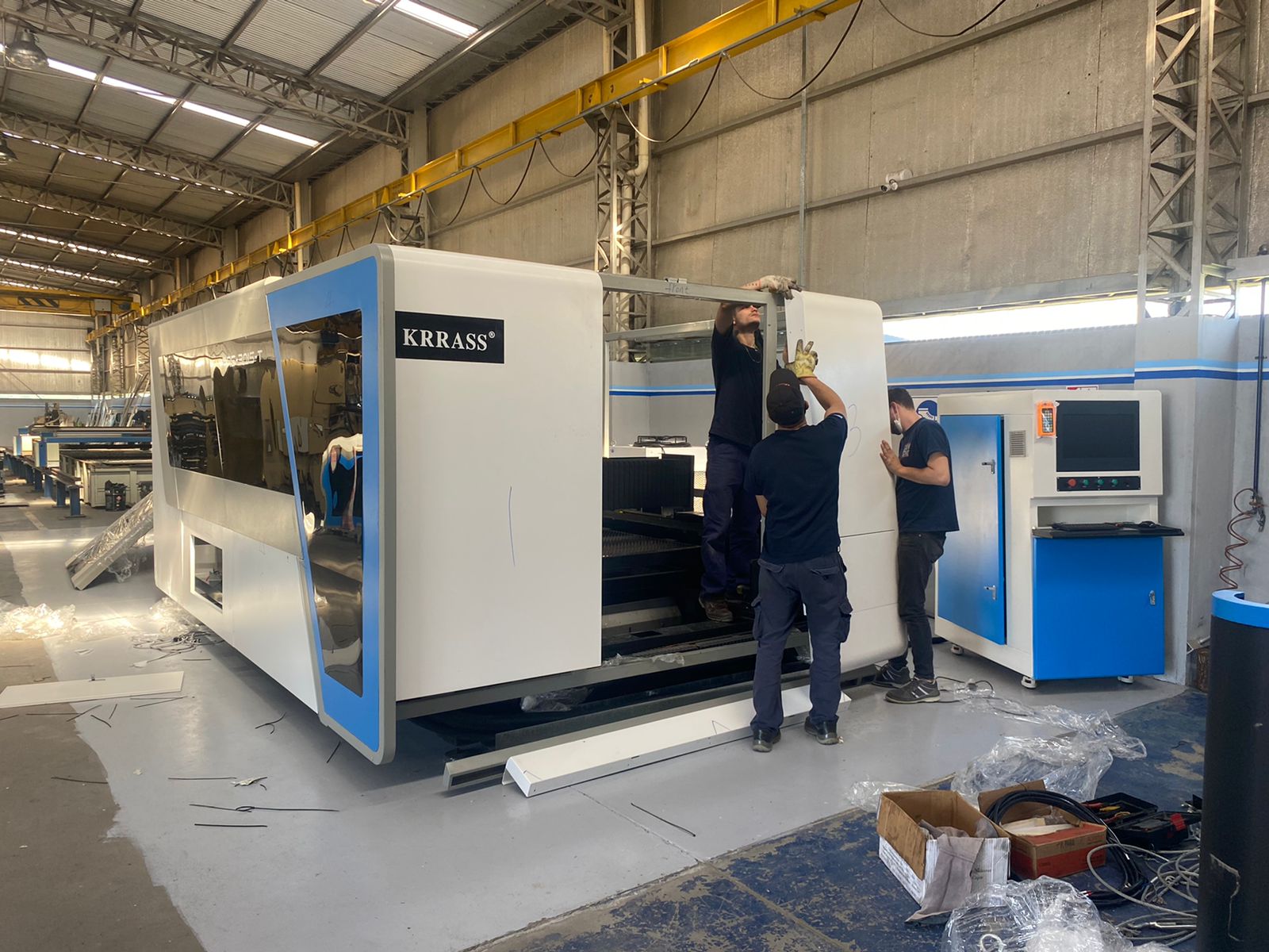 1500W Max Fiber laser cutting machine in Argentinian customer factory