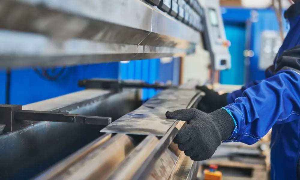 The bending length of the press brake