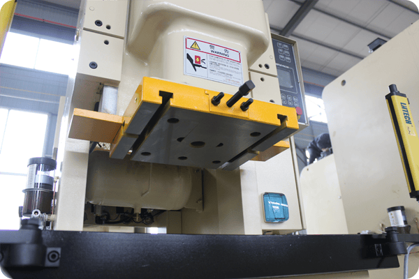 Pictures pneumatic press machine