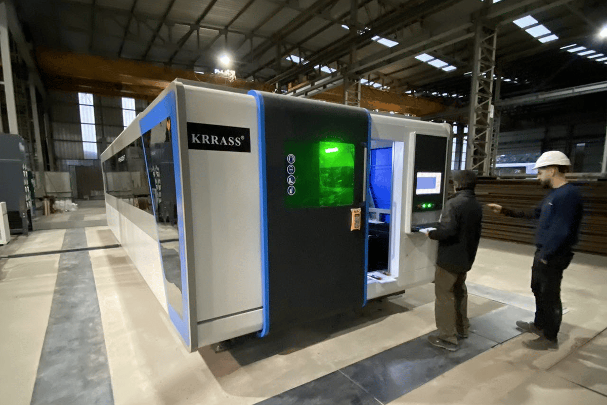 KRRASS technicians assist customers in debugging fiber laser cutting machines