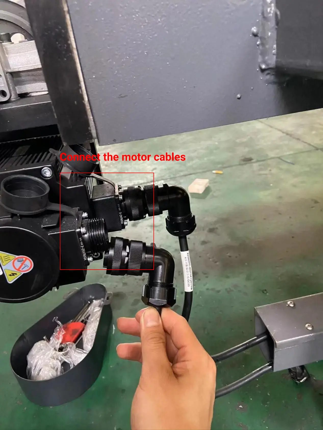 Pictures Connect the motor cables