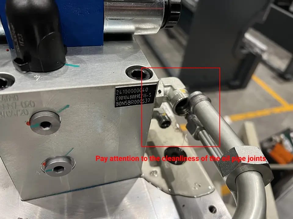 Pay attention to the cleanliness of the oil pipe joints