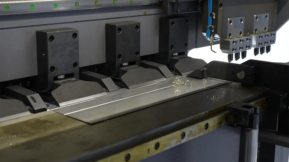 The vertical V grooving machine start working