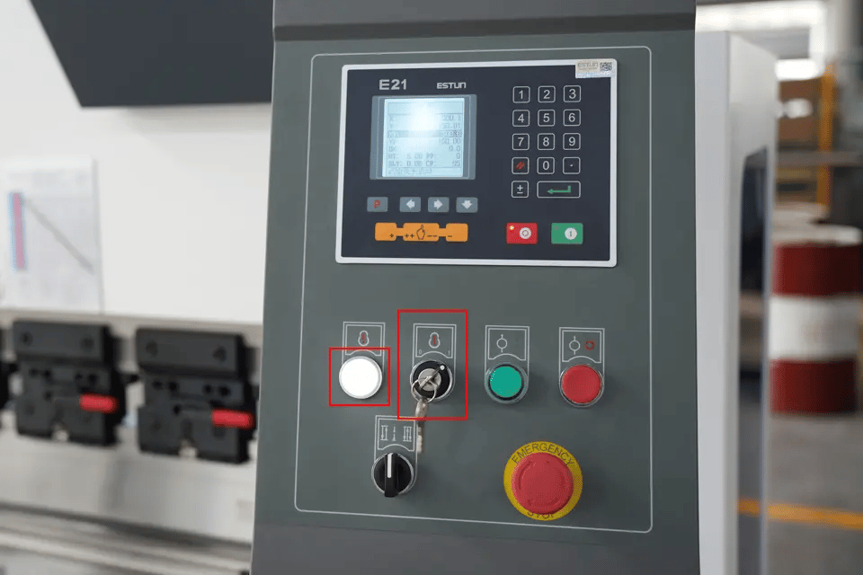 Pictures Controller main power key(When turned on, the left power indicator light is on)