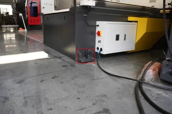 Pictures KRRASS V groove machine Leveling Bolt (right back)