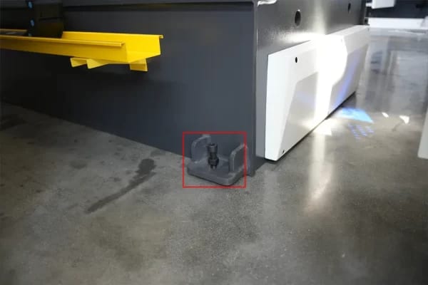 Pictures KRRASS V groove machine Leveling Bolt (right front)