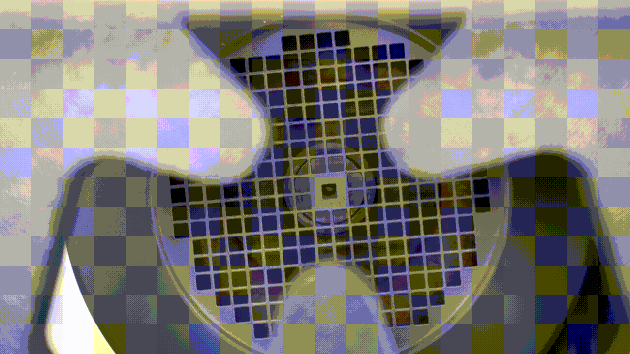 The air leaf of the main motor of the NC press brake rotates clockwise
