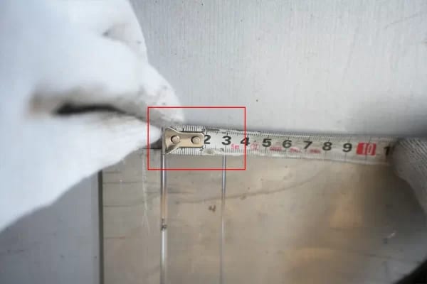 Measuring the slotting interval of the second working step