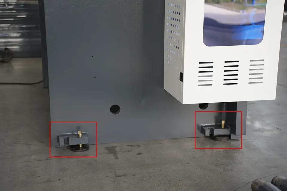 NC press brake with E21 Square Leveling Bolt (Right Side)