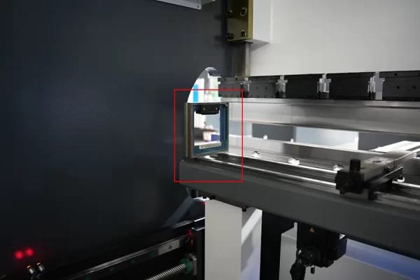The horizontal ruler is placed at both ends of the X-axis beam of the press brake