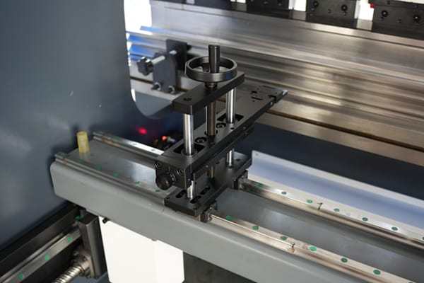 NC Press Brake WC67K-300T3200 E21 Hight-Precision fine-tuning back finger stoper