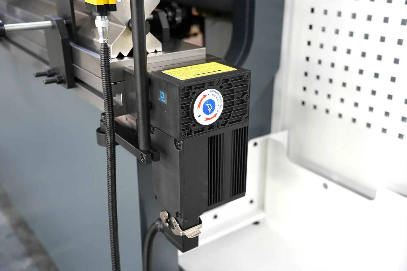 Pictures MB8 175T3200 6+1 Axis with DA-53T Electric Crowning System