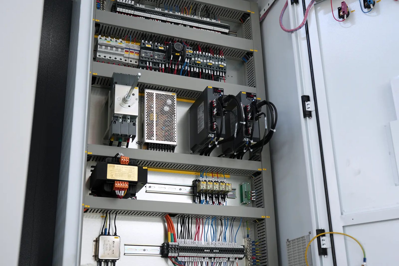 Pictures MB8-210T4000-DA53T Schneider Electric
