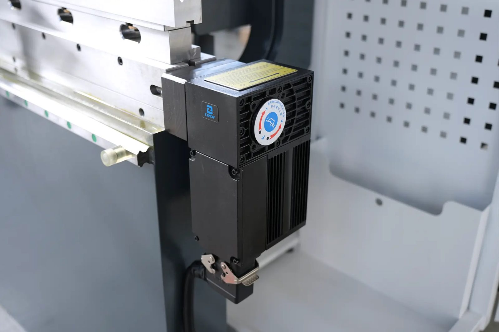 Pictures MB8-210T4000-DA53T Electric Crowning System