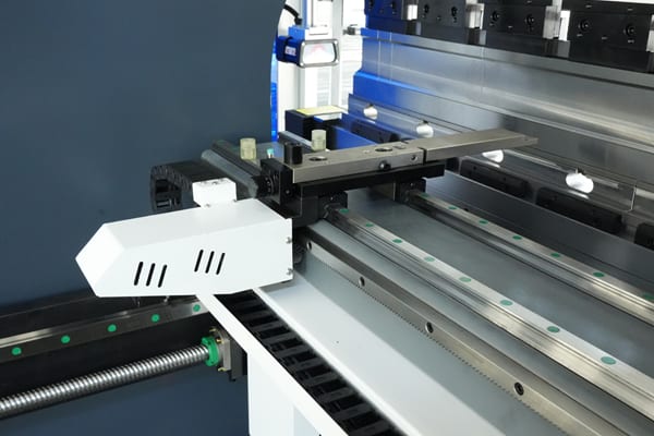 Pictures MB8-80T2500 with DA66T CNC BackGauge