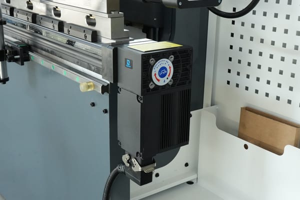 Pictures MB8-80T2500 with DA66T Electric Crowning System