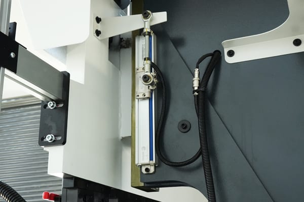 Pictures MB8-80T2500 with DA66T Fagor Grating Ruler