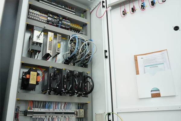 Pictures MB8-80T2500 with DA66T Schneider Electric