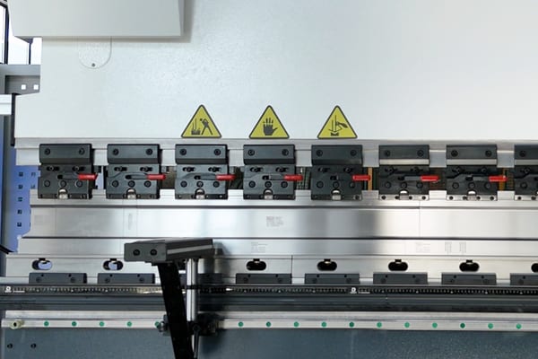 Pictures MB8-80T2500 with DA66T Segmented Bending Toolings