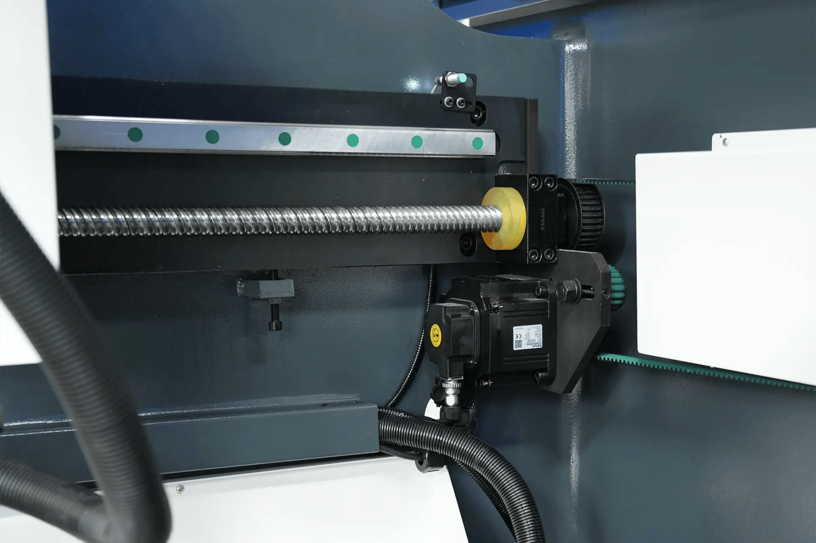 Pictures SHAC Linear Guides and Servo Motor