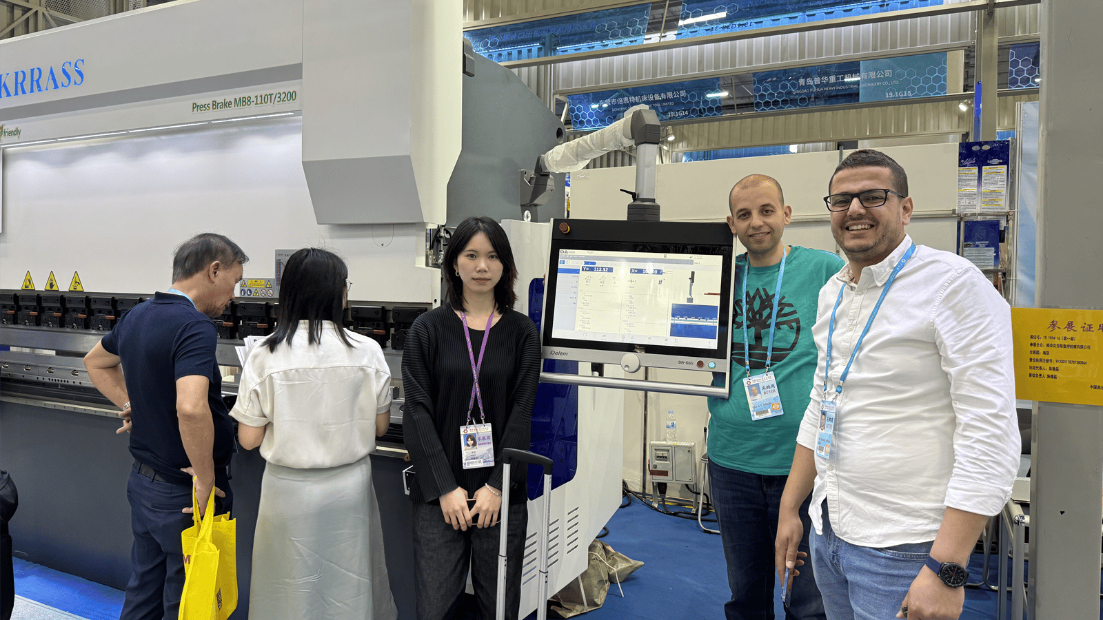 CNC PRESS BRAKE USE DELEM DA66S Controller At the Canton Fair