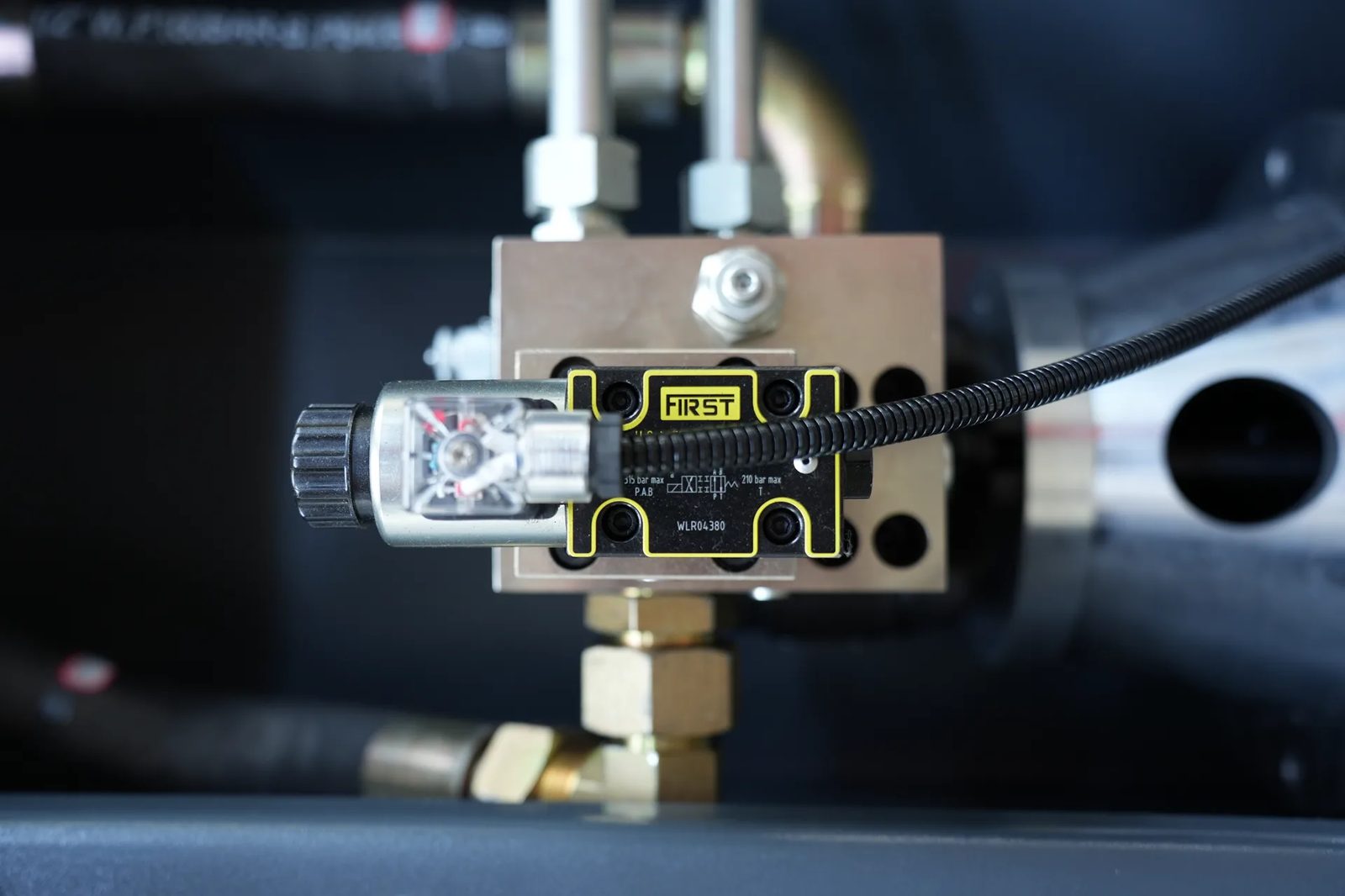 Pictures FIRST Hydraulic Valve