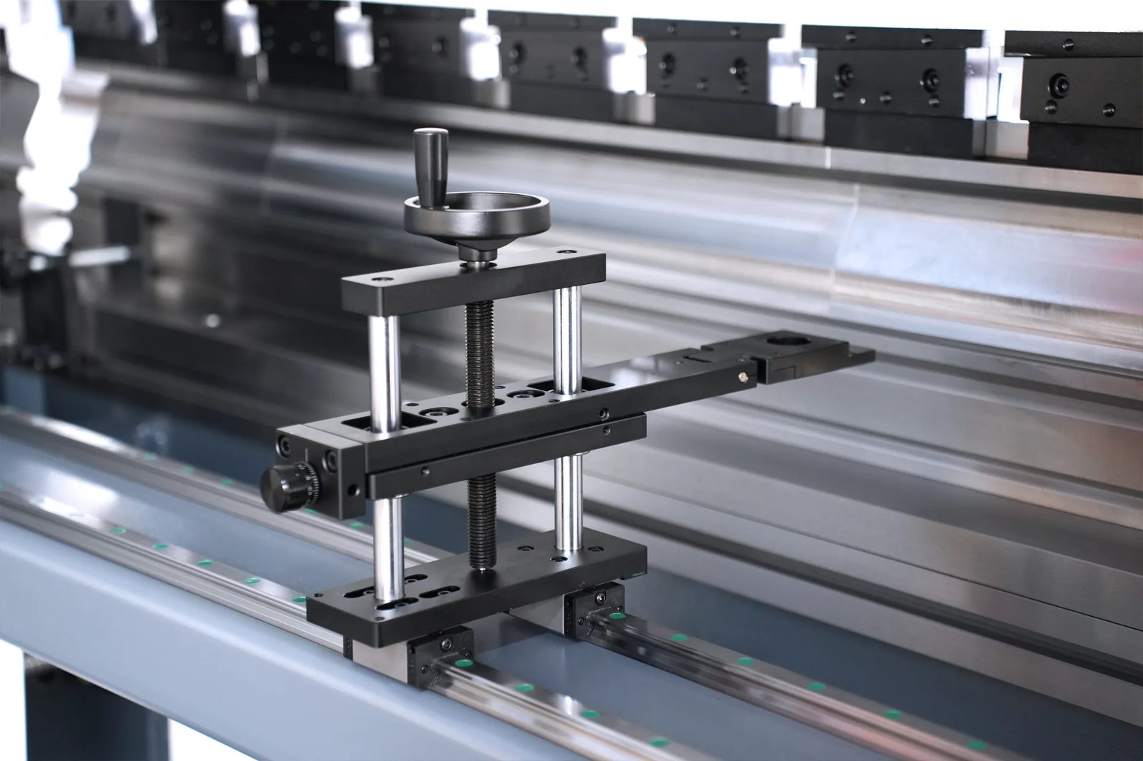 Pictures Liftable Rear Backgauge with X-Axis