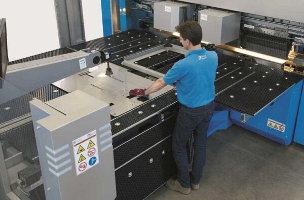 Automatic paner bending machine