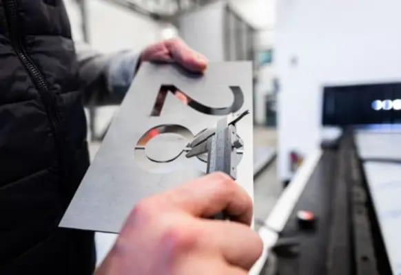 Fiber laser metal cutting machines