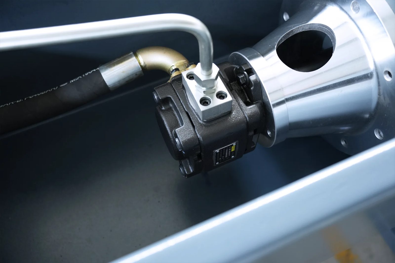 Pictures FIRST hydraulic oil pump