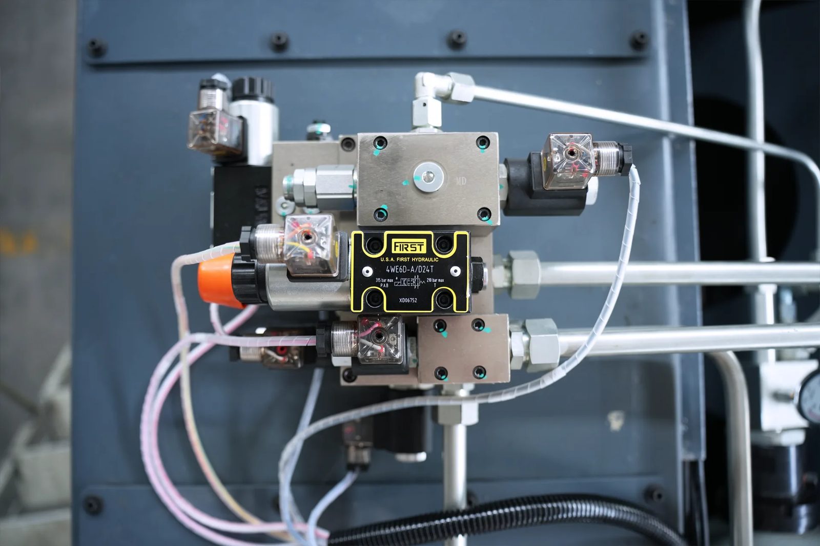 Pictures FIRST Hydraulic Valve