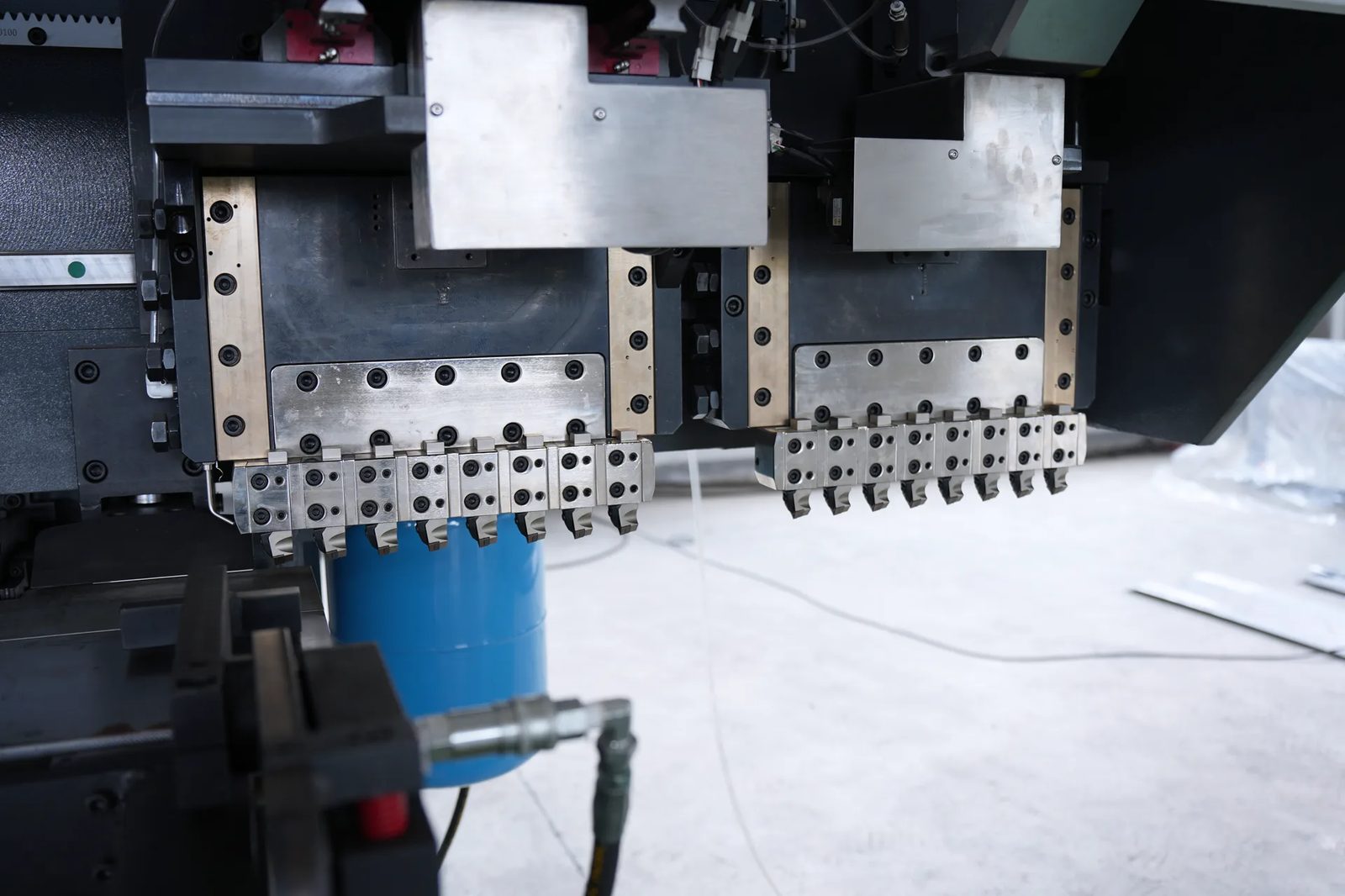 Pictures High-Precision V Grooving with Double Rails