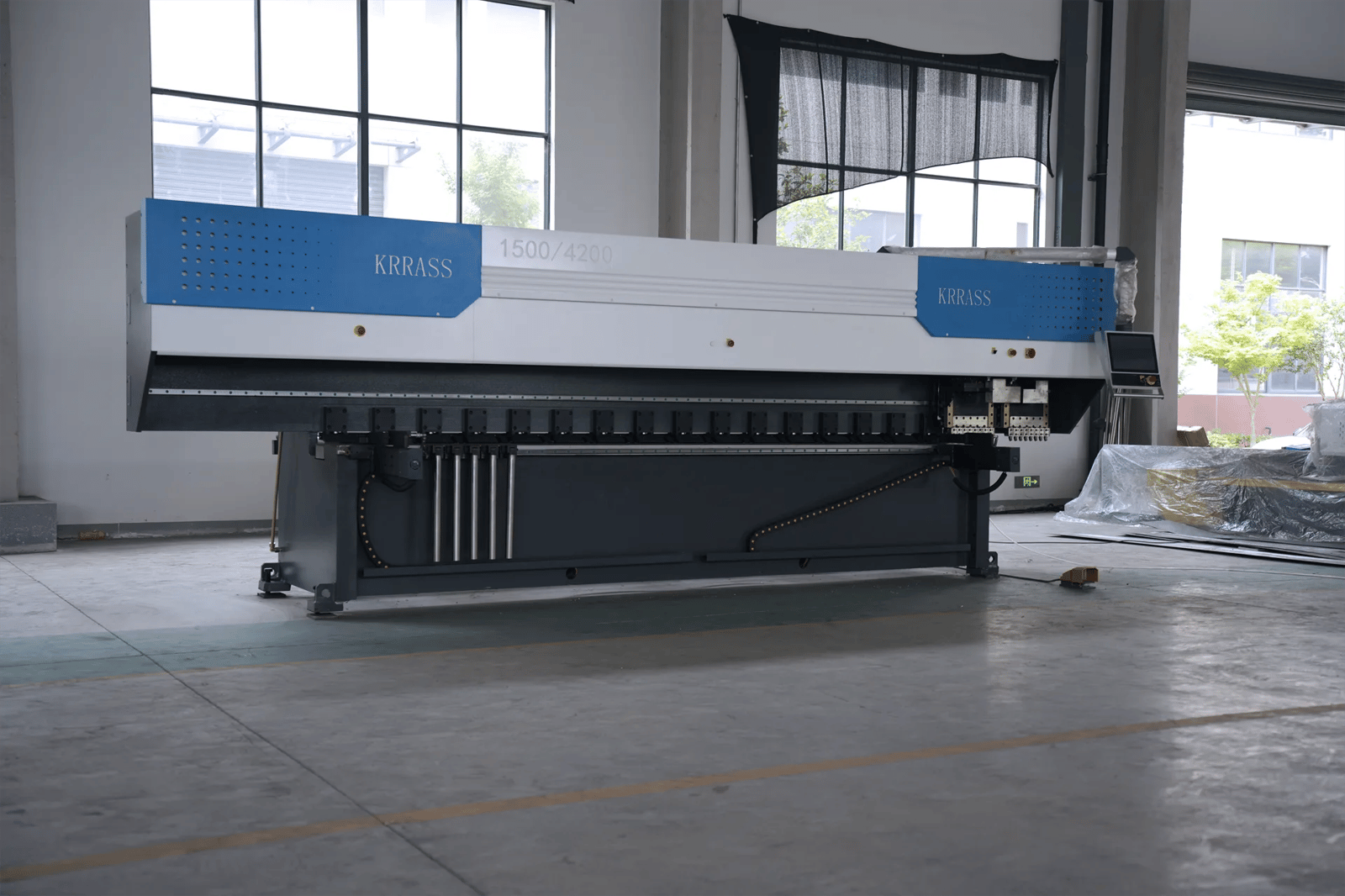 Pictures 7-Axis Vertical V Grooving Machine