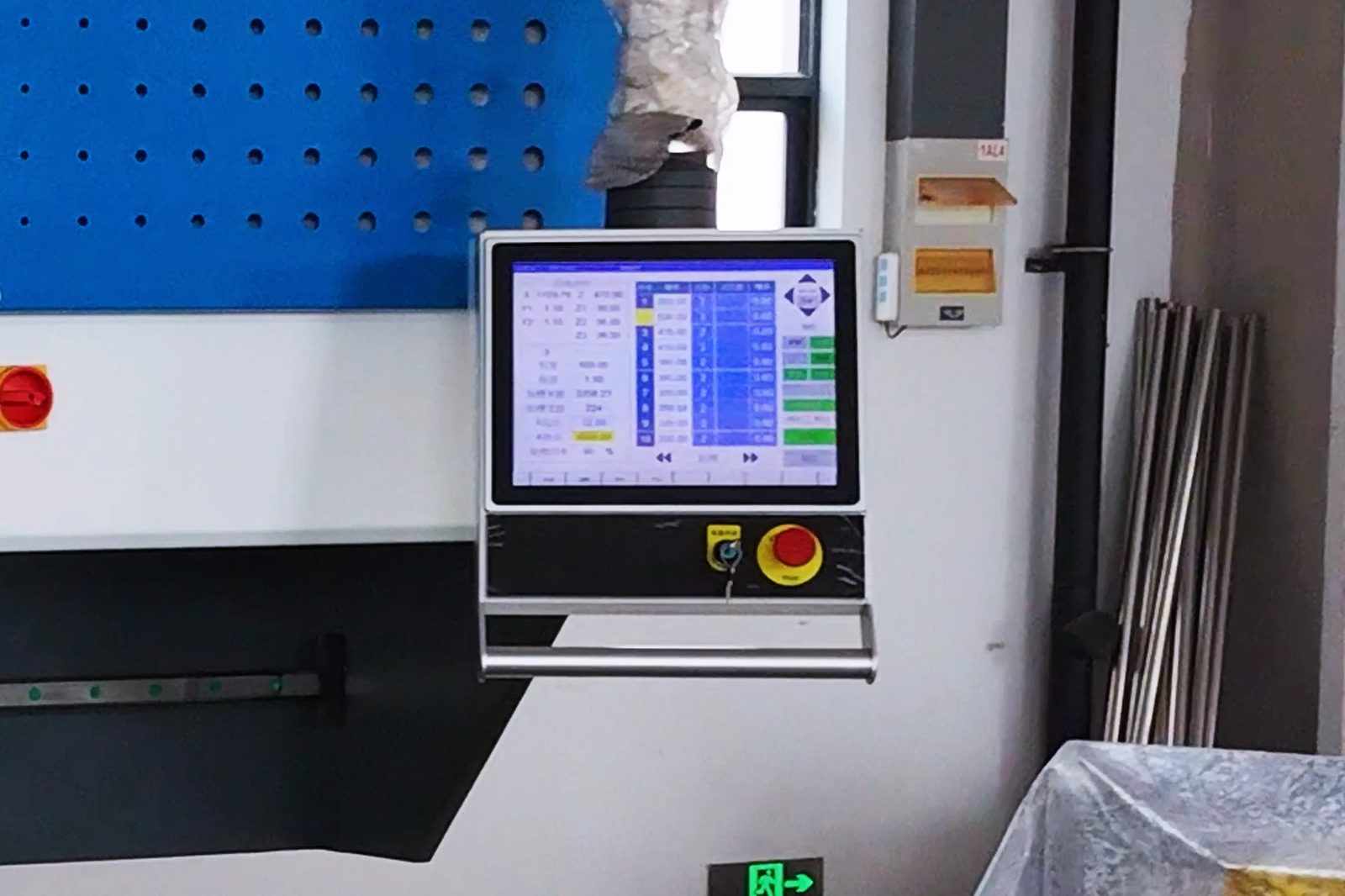 Pictures SYNTEC Control