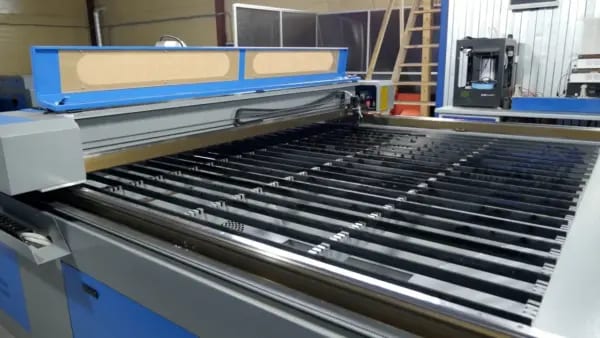 Pictures what to consider when buy a fiber laser cutter for sale