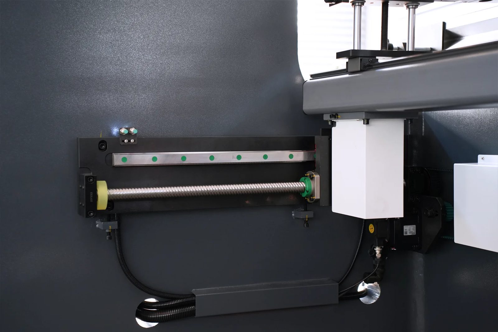 Pictures X-axis Guide Rail and Lead Screw