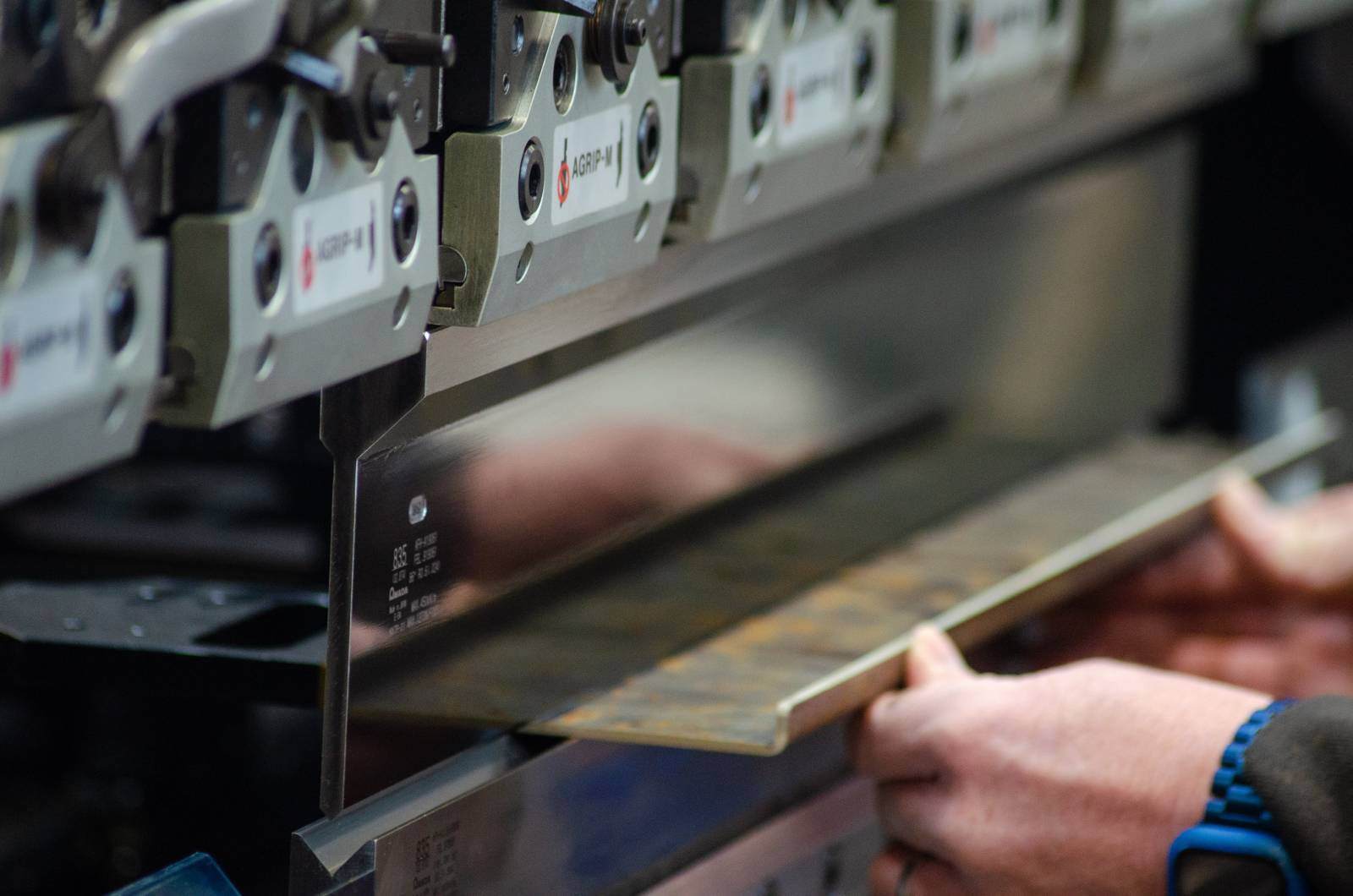 Pictures What is a cnc press brake and how to operate