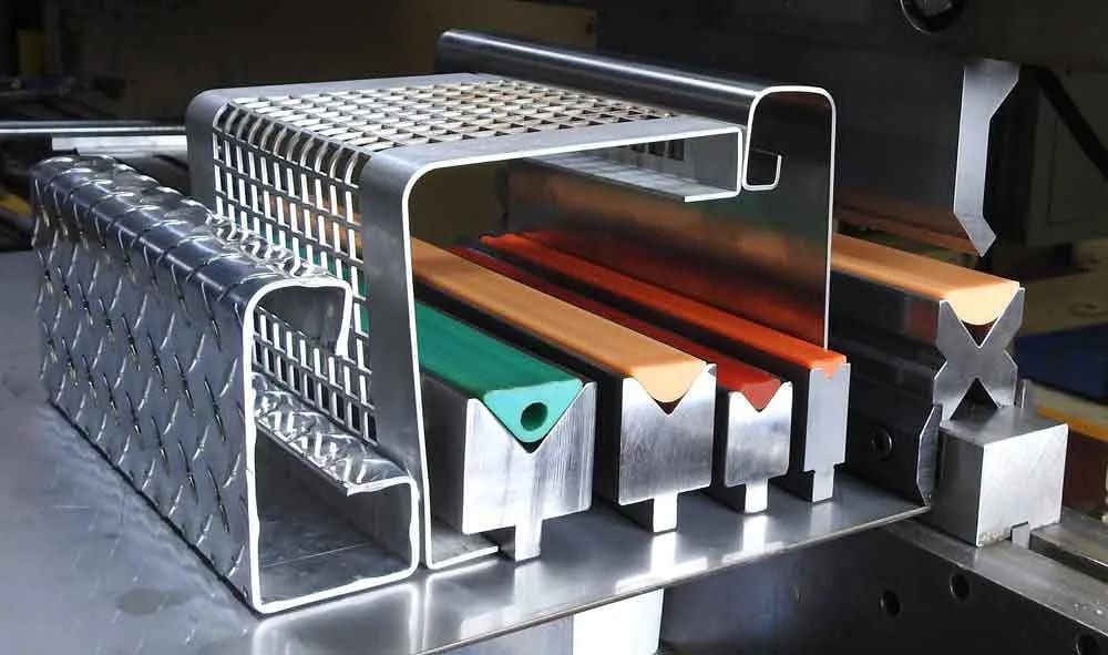 Figure 3: V-pad inserts prevent metal-to-metal contact on the outside radius during bending.