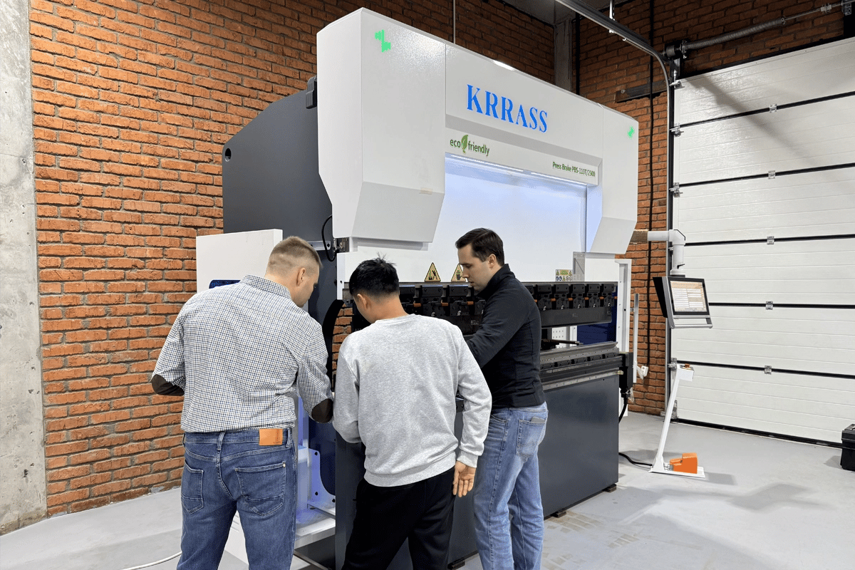 Pictures Factors to Think About When Picking a Metal Press Brake