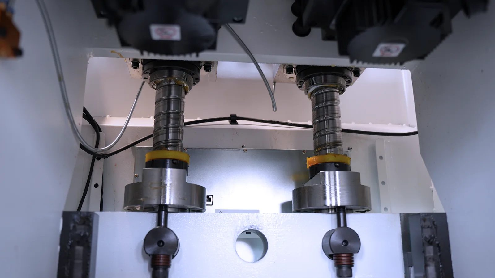 Pictures The EPP series servo electric press brake