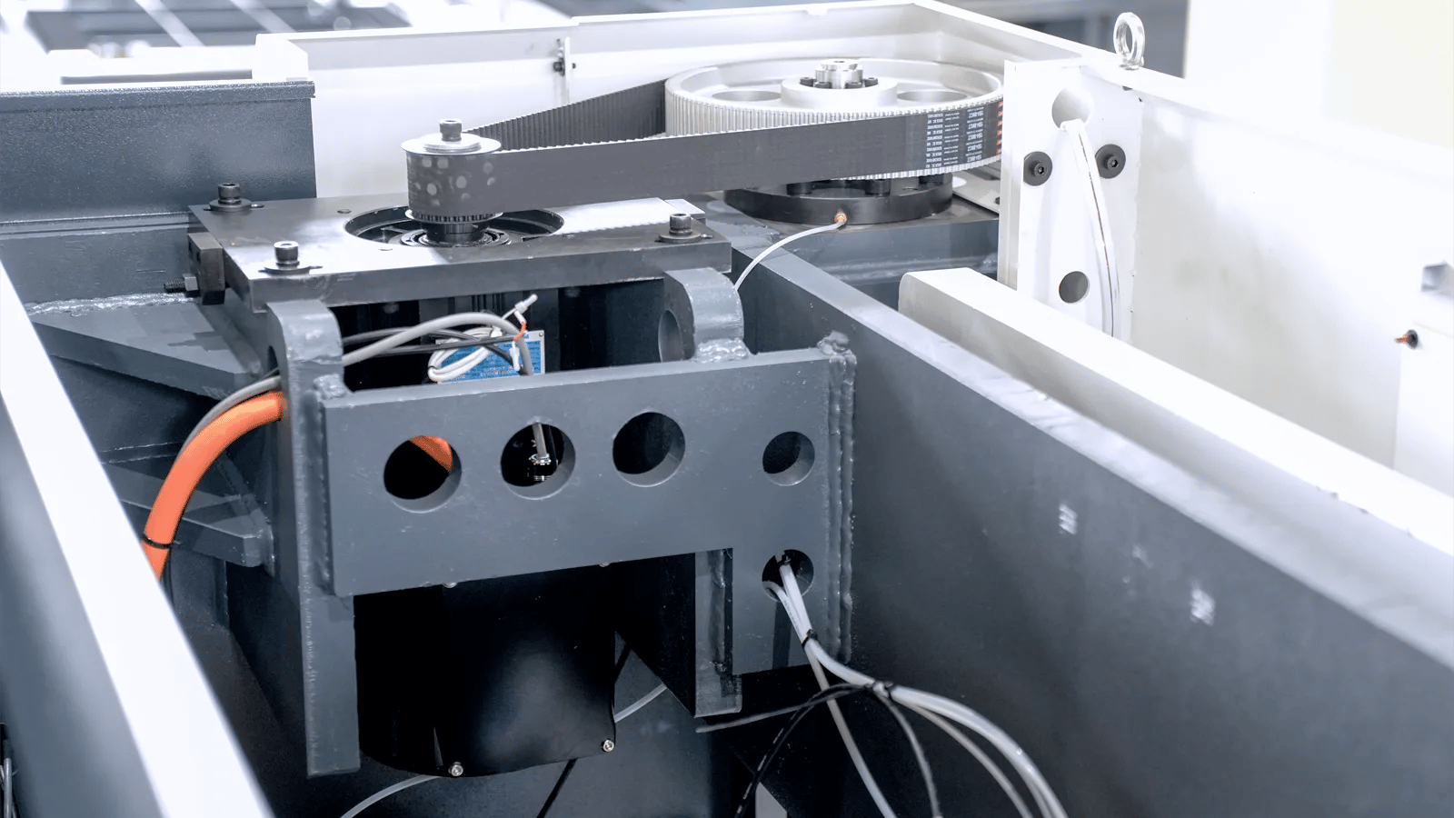 Pictures Main Servo Motors and the Direct-Drive System