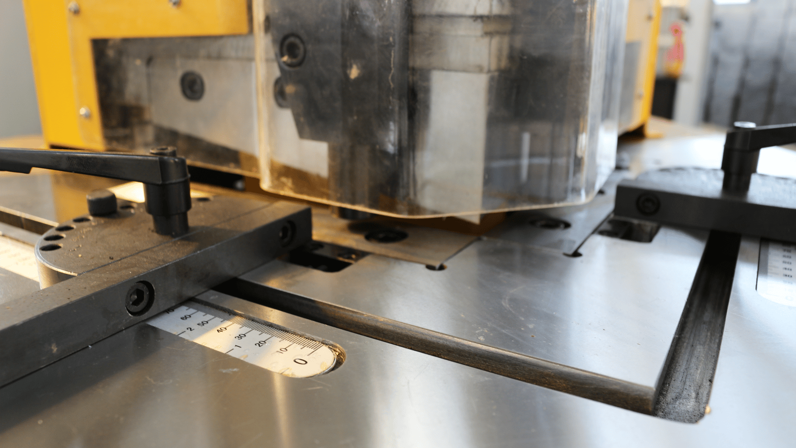 Compact operation of a fixed angle notching machine