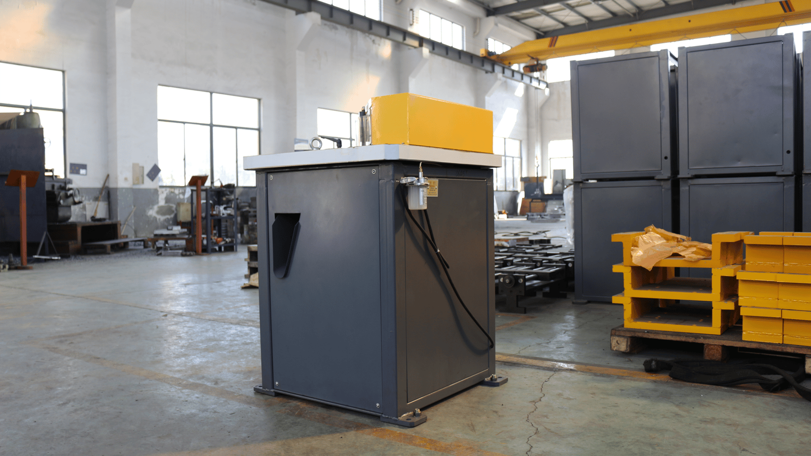 Rigid frame of a fixed angle notching machine