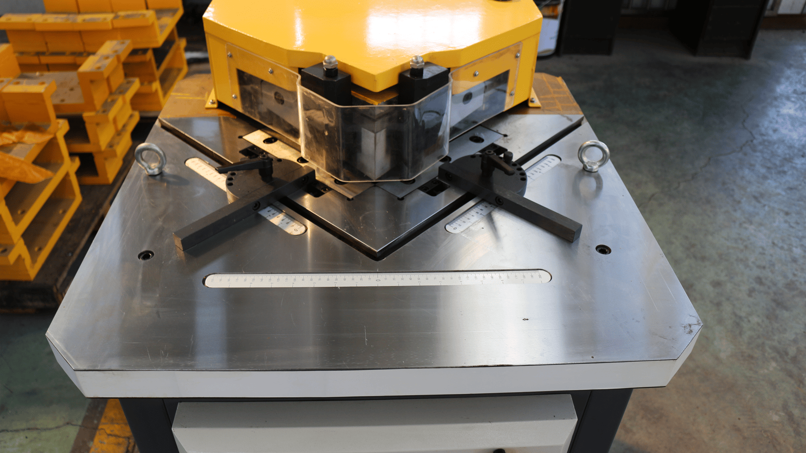 T-slot table of a fixed angle notching machine