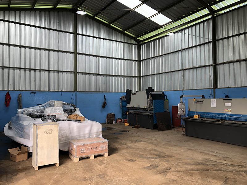 Indonesian customer repurchased 1000W laser cutting machine