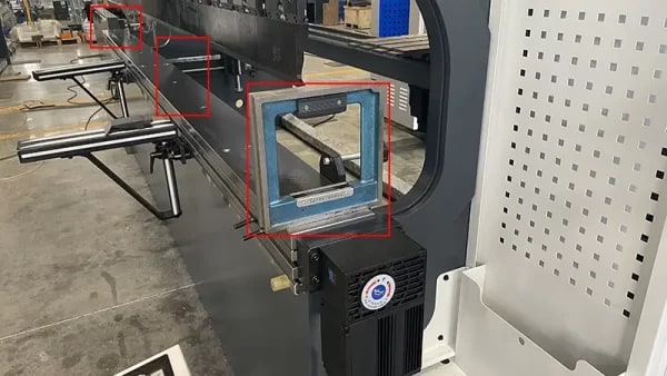 The level ruler is placed in the left, middle and right positions of the press brake workbench