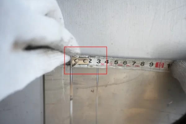Measuring the slotting interval of the second working step